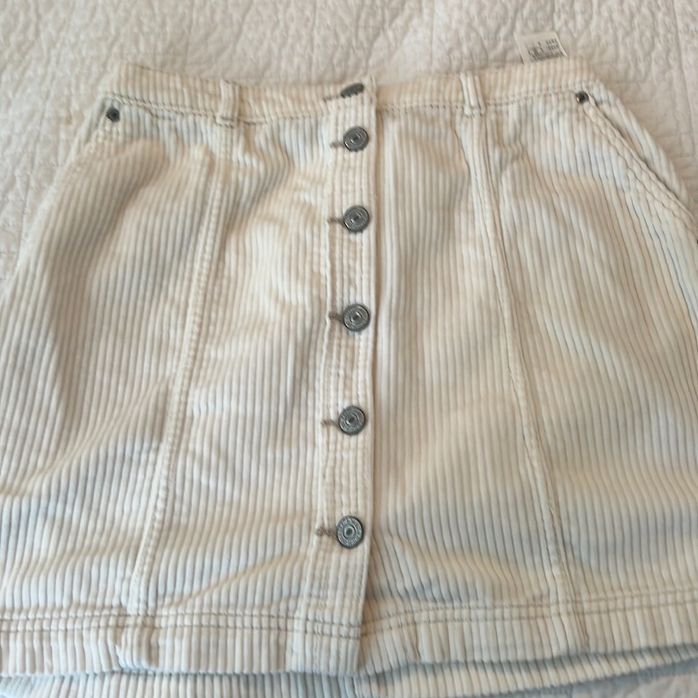 Abercrombie and Fitch Off white corduroy mini skirt.  Small